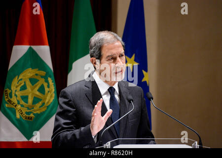 Foto LaPresse - Guglielmo Mangiapane 13/12/18 ITA Palerme Cronaca il Presidente della Repubblica Sergio Mattarella presenzia alla maligna arte legata tous&# x2019;imminente chiusura delle iniziative par Palerme Capitale Italiana della Cultura en 2018. Nella foto : Nello Musumeci Photo LaPresse - Guglielmo Mangiapane 13/12/18 Palermo ITA News Président italien Sergio Mattarella prend part à la cérémonie de clôture de Palerme, capitale italienne de la Culture pour l'année 2018. Dans l'image : Nello Musumeci Banque D'Images