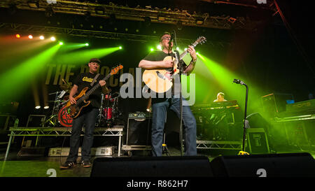 Motherwell, Ecosse, Royaume-Uni. 13 Décembre, 2018. Les Proclaimers Charlie et Craig Reid, de concert au Civic Center Concert Hall, Motherwell, Ecosse, Royaume-Uni. Crédit : Stuart Westwood/Alamy Live News Banque D'Images