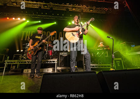 Motherwell, Ecosse, Royaume-Uni. 13 Décembre, 2018. Les Proclaimers Charlie et Craig Reid, de concert au Civic Center Concert Hall, Motherwell, Ecosse, Royaume-Uni. Crédit : Stuart Westwood/Alamy Live News Banque D'Images