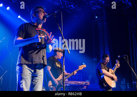 Motherwell, Ecosse, Royaume-Uni. 13 Décembre, 2018. Les Proclaimers Charlie et Craig Reid, de concert au Civic Center Concert Hall, Motherwell, Ecosse, Royaume-Uni. Crédit : Stuart Westwood/Alamy Live News Banque D'Images