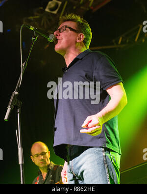 Motherwell, Ecosse, Royaume-Uni. 13 Décembre, 2018. Les Proclaimers Charlie et Craig Reid, de concert au Civic Center Concert Hall, Motherwell, Ecosse, Royaume-Uni. Crédit : Stuart Westwood/Alamy Live News Banque D'Images