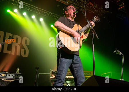 Motherwell, Ecosse, Royaume-Uni. 13 Décembre, 2018. Les Proclaimers Charlie et Craig Reid, de concert au Civic Center Concert Hall, Motherwell, Ecosse, Royaume-Uni. Crédit : Stuart Westwood/Alamy Live News Banque D'Images