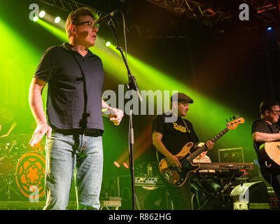 Motherwell, Ecosse, Royaume-Uni. 13 Décembre, 2018. Les Proclaimers Charlie et Craig Reid, de concert au Civic Center Concert Hall, Motherwell, Ecosse, Royaume-Uni. Crédit : Stuart Westwood/Alamy Live News Banque D'Images