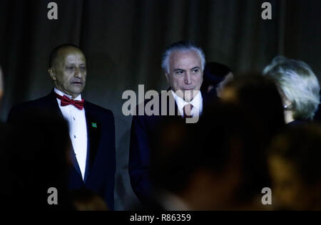 Sao Paulo, Brésil. 13 Décembre, 2018. Le Président de la République, Michel Temer, reçoit la médaille d'honneur au mérite de la gestion publique offerte par le Forum des Amériques sur le Jeudi (13). L'hommage se passe dans le quartier de Santa Cecilia dans la région centrale de São Paulo. (Photo : Aloisio Mauricio/Fotoarena) Crédit : Foto Arena LTDA/Alamy Live News Banque D'Images