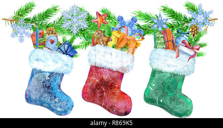 Chaussettes à motifs colorés de Noël avec des cadeaux et des branches d'épinette isolé sur fond blanc. Illustration à la main à l'aquarelle Banque D'Images