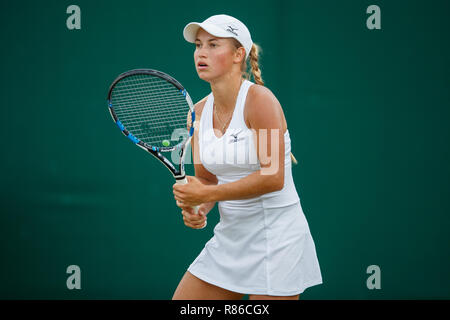 Yulia Putintseva du Kazakhstan pendant le tournoi de Wimbledon 2018 Banque D'Images