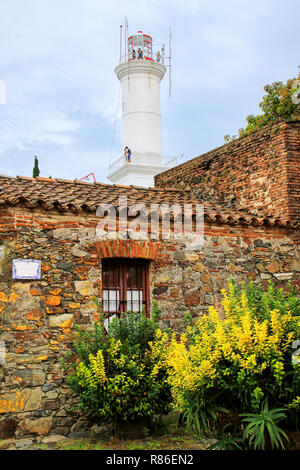 Maisons en pierre et le phare à Colonia del Sacramento, Uruguay. C'est l'une des plus anciennes villes de Uruguay Banque D'Images