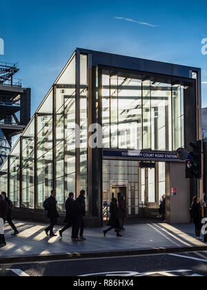 Réaménagement de la gare routière de Tottenham court - nouvelle entrée sur la plaza à l'extérieur de la tour du point central. Banque D'Images