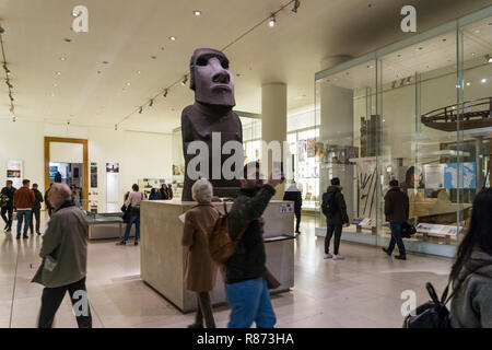 Hoa Hakananai'a statue de basalte sculpté. ou Moai de l'île de Pâques, aujourd'hui en British Museum. Banque D'Images