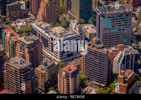 SANTIAGO, CHILI - 13 SEPTEMBRE 2018 ci-dessus : vue magnifique sur le paysage de Santiago du Chili à partir de la Costanera Center au Chili Banque D'Images