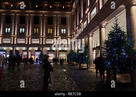 Façade arrière et entrée à la Royal Opera House, Covent Garden de Londres, la nuit. Banque D'Images