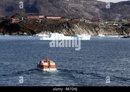 Danemark Ilulissat Tenderboot der AIDAcara auf dem Weg zum Anleger à Ilulissat Banque D'Images