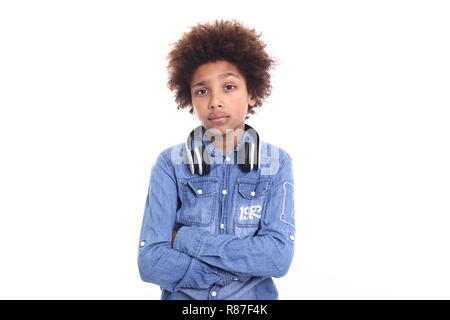 Beau garçon afro devant un fond Banque D'Images