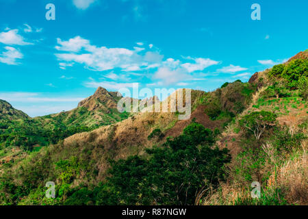 Un sentier de randonnée du mont Batulao dans la province de Batangas, Philippines Banque D'Images