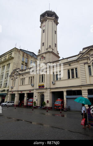 Feu Central Station, un exemple de l'architecture coloniale britannique à Yangon, Myanmar. Banque D'Images