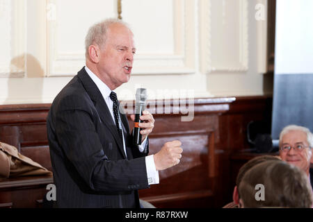 Gyles Brandreth au déjeuner littéraire Oldie 11/12/18, Simpson sur le Strand. Banque D'Images