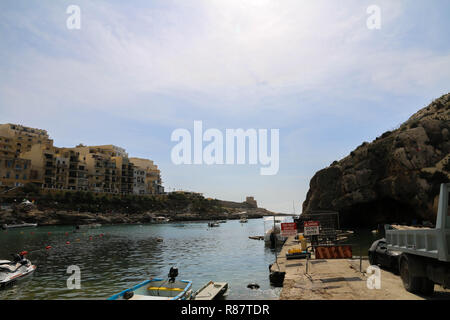 Xlendi, Gozo, Malte - Paysage Urbain, vue panoramique. Banque D'Images