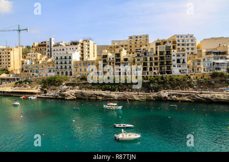 Xlendi, Gozo, Malte - Paysage Urbain, vue panoramique. Banque D'Images