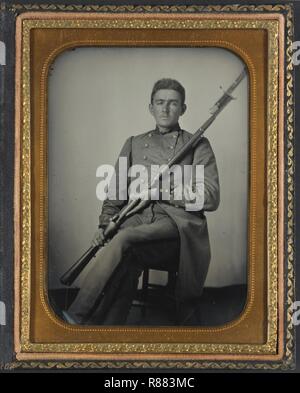 Le Capitaine Daniel Turrentine de société G, 12e Régiment d'infanterie de l'Arkansas, en pleine uniforme avec mousquet Banque D'Images