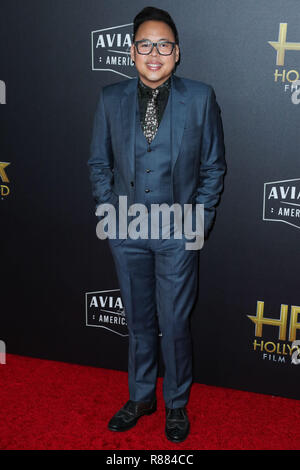 BEVERLY HILLS, LOS ANGELES, CA, USA - 04 NOVEMBRE : l'Acteur Nico Santos portant un costume Paul Smith, une chemise, et Tomas Maier chaussures Bottega Veneta et cravate arrive à la 22e Hollywood Film Awards tenue à l'hôtel Beverly Hilton le 4 novembre 2018 à Beverly Hills, Los Angeles, Californie, États-Unis. (Photo par Xavier Collin/Image Press Office) Banque D'Images