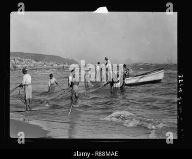 Carmel et Haïfa. Faites glisser dans le transport de pêcheur-net. La baie de Haïfa et Carmel Banque D'Images