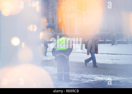 Moscou, Russie - 1 janvier 2018 : dans la rue après la célébration de la nouvelle année avec des bokeh Banque D'Images