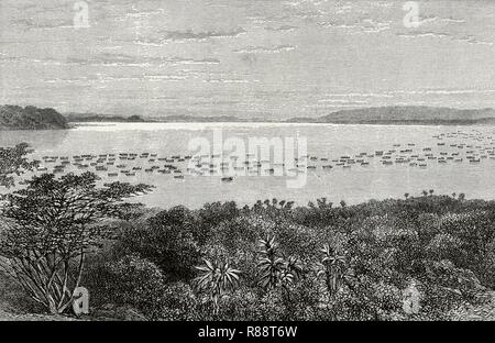 Africal Central. Napoleón Canal (Lago Victoria), visto desde las alturas que dominan las Cascadas Ripon. Escuadra de Kabala Muteesa I (1837-1884) de Bouganda (Ouganda) réelles que se dirige desde Usoga al de l'Ouganda. La gravure. L'Afrique, Inexplorada El Continente Misterioso, por Henry Morton Stanley, h. 1887. Biblioteca Histórico Militar de Barcelone, Catalogne, Espagne. Banque D'Images