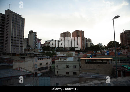 La ville de Caracas avec des tours et des bâtiments bas, le Venezuela, l'Amérique du Sud Banque D'Images