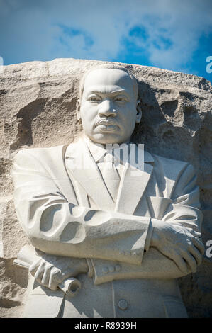 WASHINGTON DC - AOÛT, 2018 : le mémorial Martin Luther King Jr dispose d'un portrait sérieux du civil rights leader sculptés en granit. Banque D'Images