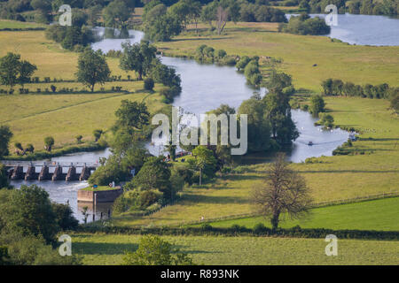 Regarder sur Jours verrou sur la Tamise près de Dorchester-on-Thames, vu de Round Hill, Little Wittenham, Oxfordshire Banque D'Images