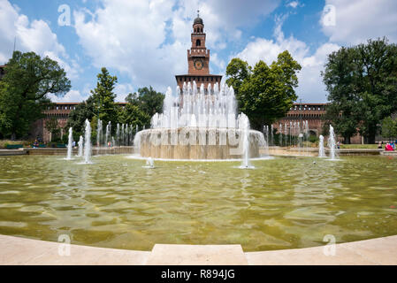 Vue horizontale du château Sforza à Milan, Italie. Banque D'Images