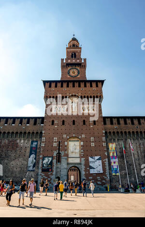 Vue verticale du château Sforza à Milan, Italie. Banque D'Images