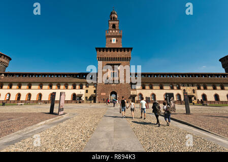 Vue horizontale à l'intérieur du château Sforza à Milan, Italie. Banque D'Images