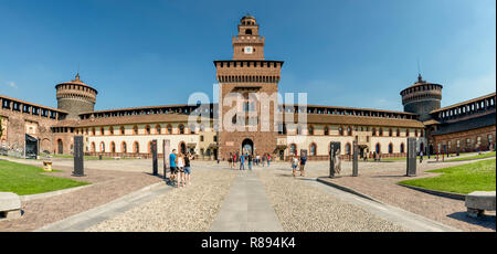 Vue horizontale à l'intérieur du château Sforza à Milan, Italie. Banque D'Images