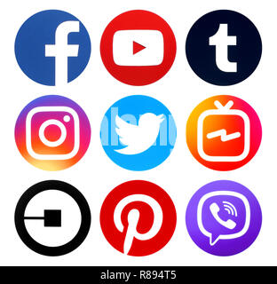 Kiev, Ukraine - le 16 août 2018 : Collection de cercle populaires médias sociaux Nouvelles icônes imprimées sur du papier : Facebook, Youtube, Viber et autres Banque D'Images