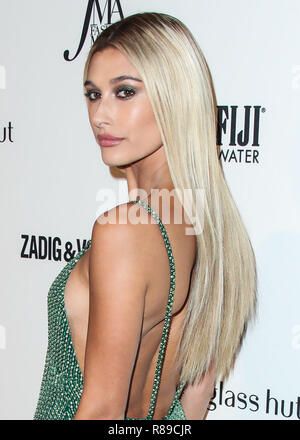 (Dossier) Hailey Baldwin aurait Marques Nom de mariage 'Hailey Bieber'. Hailey Baldwin est la planification de son avenir en tant que Mme Justin Bieber. Le modèle a jalonné sa réclamation à la dénomination "Hailey Bieber' par le dépôt de marque le moniker le 10 octobre. Il semble que le modèle est l'intention sur la création d'une ligne de vêtements sous son nom de femme mariée, puisque l'objet est répertorié comme "vêtements" dans l'application. MANHATTAN, NEW YORK, NY, USA - 06 SEPTEMBRE : Modèle Hailey Rhode Baldwin portant un Tommy Hilfiger robe et bijoux Lorraine Schwartz arrive à la ligne de front tous les jours 2018 Fashion Media Awards tenue à l'égalité Banque D'Images