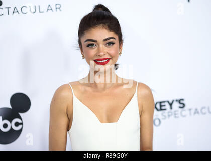 LOS ANGELES, CA, USA - 06 OCTOBRE : Sarah Hyland à Mickey's 90th tenue spectaculaire Au Shrine Auditorium et Expo Hall le 6 octobre 2018 à Los Angeles, Californie, États-Unis. (Photo par Xavier Collin/Image Press Office) Banque D'Images