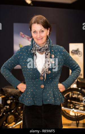 Bonhams inaugurale accueille "Les femmes dans l' automobile panel de discussion avec Amy Shore, (photo) Elspeth Beard, Amelia Lewis et Jamie Chadwick, Londres UK Banque D'Images