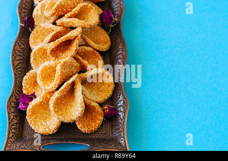 Le miel et le sésame babouches - arabe populaire dessert. L'arabe et moyen-orientaux concept Banque D'Images