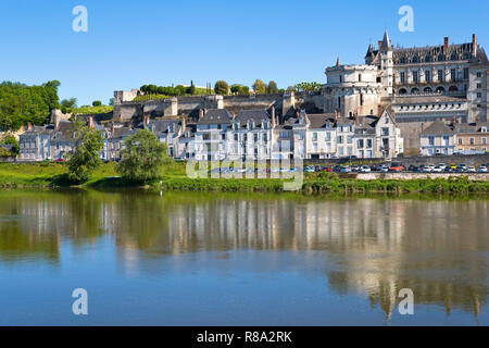Sur les rives de la Loire avec le Château d'Amboise, Amboise, France Banque D'Images