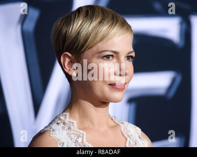 WESTWOOD, LOS ANGELES, CA, USA - Octobre 01 : L'actrice Michelle Williams portant une robe Louis Vuitton arrive à la première mondiale de Columbia Pictures' 'Venom' qui s'est tenue au Regency Village Theatre Le 1 octobre 2018 à Westwood, Los Angeles, Californie, États-Unis. (Photo par Xavier Collin/Image Press Office) Banque D'Images