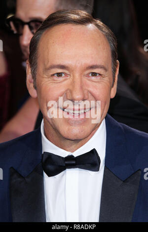 (DOSSIER) Kevin Spacey accusé de Battery par le massothérapeute. Kevin Spacey a été poursuivi en justice par un homme qui allègue que l'acteur l'a tapé et a essayé de le forcer lors d'une séance de massage privé en Californie en 2016. HOLLYWOOD, LOS ANGELES, CA, USA - MARS 02 : L'acteur Kevin Spacey arrive à la 86e cérémonie annuelle des Oscars qui se tient au Dolby Theatre le 2 mars 2014 à Hollywood, Los Angeles, Californie, États-Unis. (Photo de Xavier Collin/image Press Agency) Banque D'Images