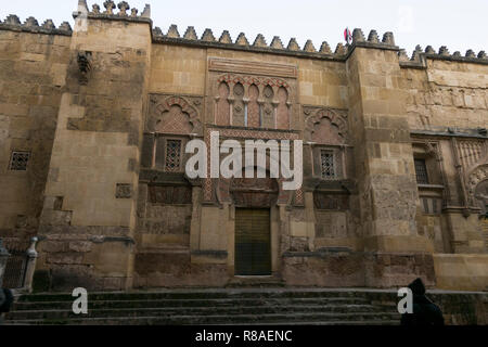 Puerta del Espíritu Santo, extérieur Cordoba Mosquée, la Cathédrale, Cordova, Grande mosquée de Cordoue, La Mezquita, l'Andalousie, Sud de l'Espagne. Banque D'Images