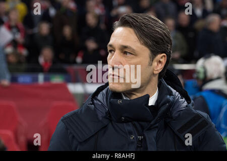 Amsterdam, Pays-Bas. 13 Décembre, 2018. Niko Kovac (entraîneur, M) en face de l'audience, demi-longueur, football, Ligue des Champions phase de groupes, le groupe E, journée 6, Ajax (Ajax) - FC Bayern Munich (M) 3 : 3, 12/12/2018 à Amsterdam/Pays-Bas. Utilisation dans le monde entier | Credit : dpa/Alamy Live News Banque D'Images