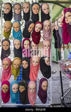 Nazareth, Israël. 29 Oct, 2018. Un magasin de mode dans la vieille ville de Nazareth offre une grande variété de foulards (Dschilbab). La ville dans le nord d'Israël, qui a une histoire biblique, est en grande partie habitée par les Arabes. (29 octobre 2018) | dans le monde entier : dpa Crédit/Alamy Live News Banque D'Images