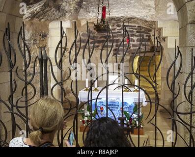 Nazareth, Israël. 29 Oct, 2018. Voir dans le soi-disant Grotte de l'Annonciation de Nazareth. Dans la grotte de l'Archange Gabriel aurait annoncé la naissance de Jésus selon l'histoire biblique de la Vierge Marie. (29 octobre 2018) | dans le monde entier : dpa Crédit/Alamy Live News Banque D'Images