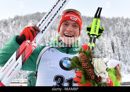 Benedikt DOLL (GER), la jubilation, la joie, l'enthousiasme pour la troisième place, cérémonie fleurs, action, image unique, seule coupe motif, la moitié de la figure, la moitié de la figure. 10 km sprint d'hommes, les hommes, IBU Coupe du Monde 2018 sur 14.12.2018 à Hochfilzen/Pillersse, saison 2018/19. Dans le monde d'utilisation | Banque D'Images