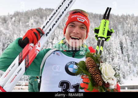 Benedikt DOLL (GER), la jubilation, la joie, l'enthousiasme pour la troisième place, cérémonie fleurs, action, image unique, seule coupe motif, la moitié de la figure, la moitié de la figure. 10 km sprint d'hommes, les hommes, IBU Coupe du Monde 2018 sur 14.12.2018 à Hochfilzen/Pillersse, saison 2018/19. Dans le monde d'utilisation | Banque D'Images