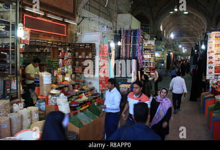 Shiraz, Iran. 20 Oct, 2018. Iran - Shiraz, capitale de la province de Fars, Vakil-Bazaar, situé dans le centre historique, grand choix d'épices, les tapis, le cuivre de l'artisanat et des antiquités. Prise le 20.10.2018. Crédit : Rolf Zimmermann | utilisée dans le monde entier/dpa/Alamy Live News Banque D'Images