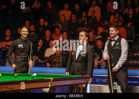 Glasgow, Ecosse, Royaume-Uni. 14 décembre 2018. Quart de finale de la série BetVictor Accueil ONU Open écossais où Stuart Carrington prend sur Judd Trump à l'Emirates Arena, Glasgow. Crédit : Colin Poultney/Alamy Live News Banque D'Images